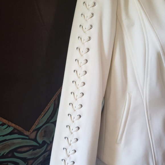 White Caché Pant Suit with Tank to Match - Picture 11 of 16